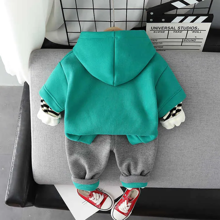 ملابس أطفال من عمر 1-5 سنوات شتوية بطية . 1-5 Years Old Baby Winter Clothes Lapel Hooded Thermal