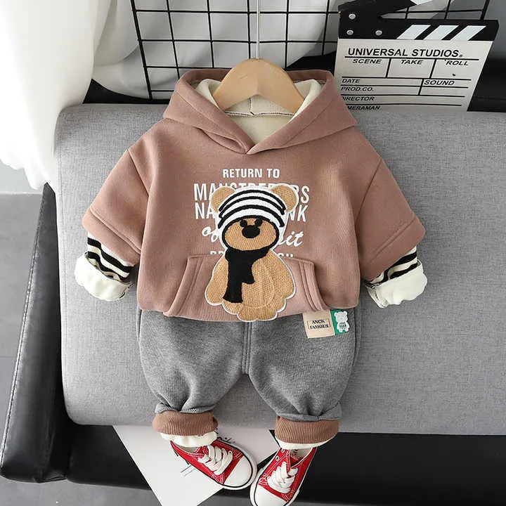 ملابس أطفال من عمر 1-5 سنوات شتوية بطية . 1-5 Years Old Baby Winter Clothes Lapel Hooded Thermal