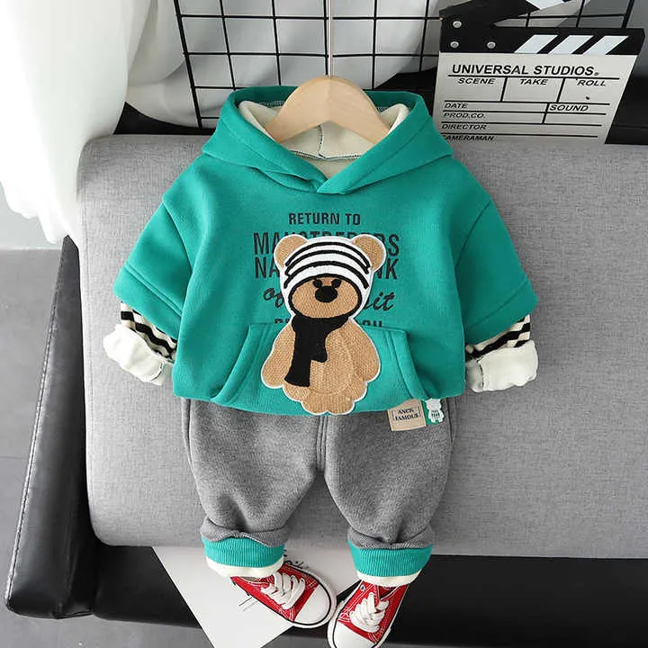 ملابس أطفال من عمر 1-5 سنوات شتوية بطية . 1-5 Years Old Baby Winter Clothes Lapel Hooded Thermal