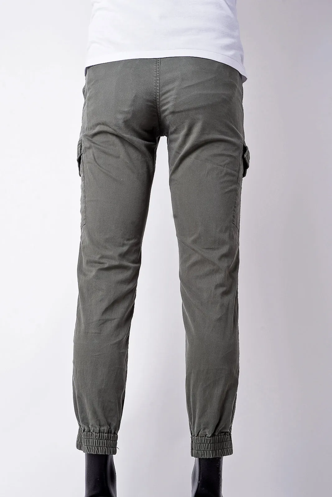 cuffed cargo joggers in green