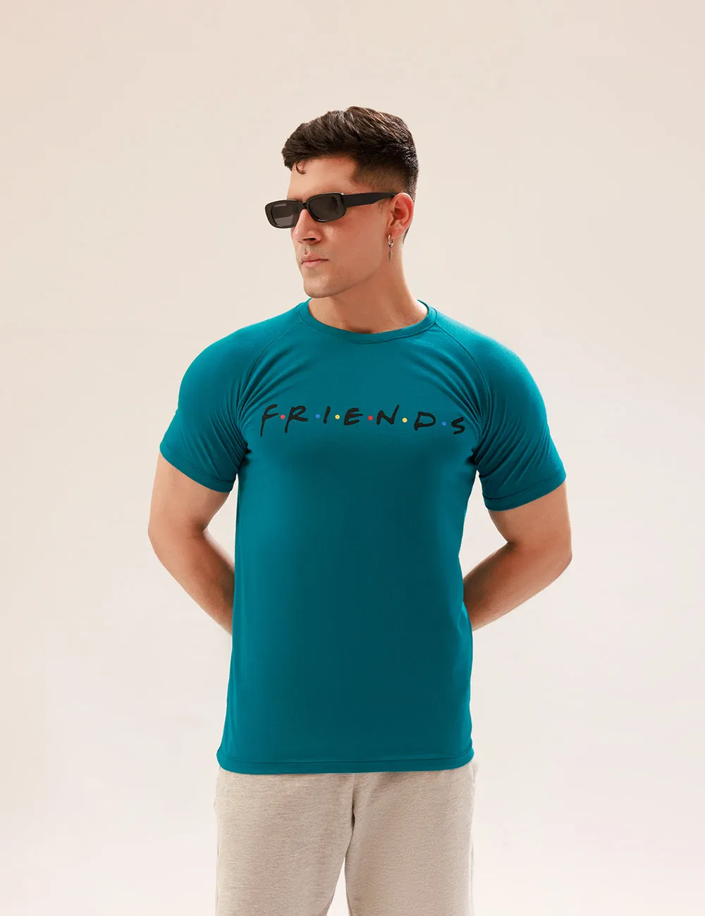 FRIENDS GRAPHIC T-SHIRT