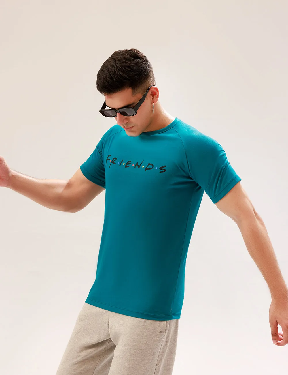FRIENDS GRAPHIC T-SHIRT