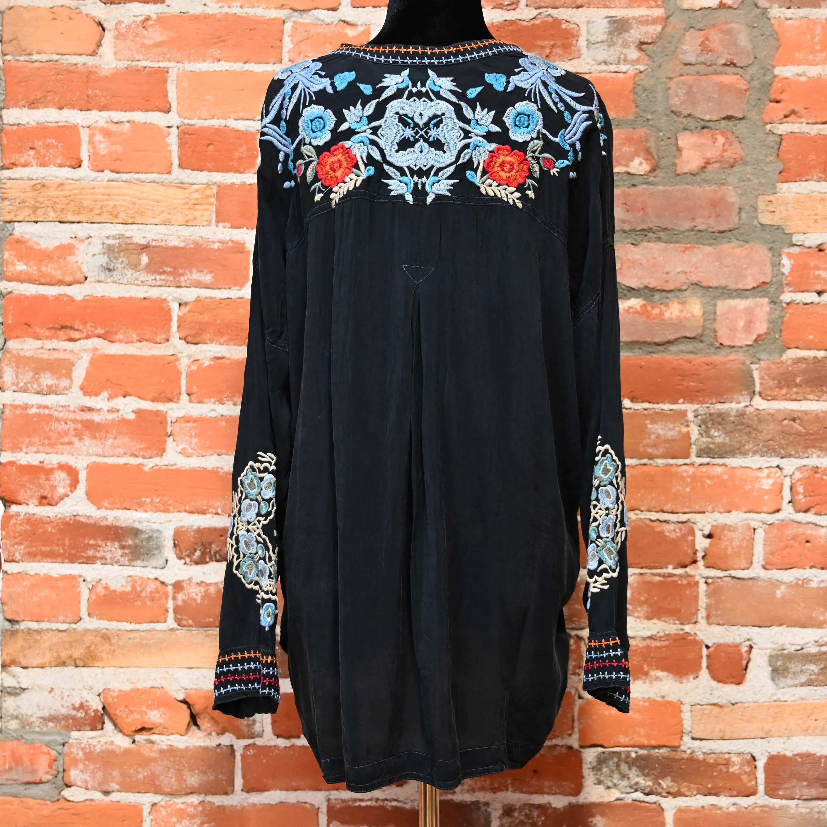 Johnny Was Johrdan Blouse in Sanded Black